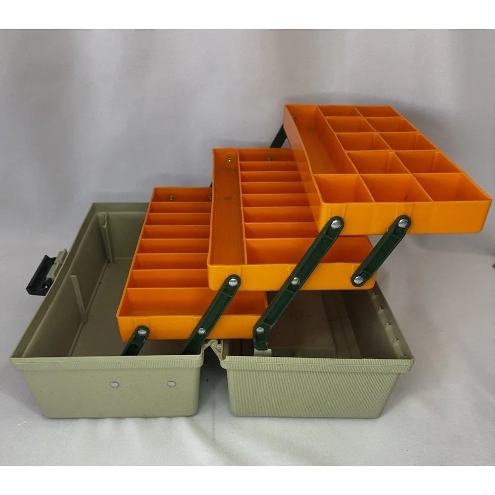 Rebel 600 Fishing Lure Tackle Box Hard Plastic 3 Tray Vintage with Handle